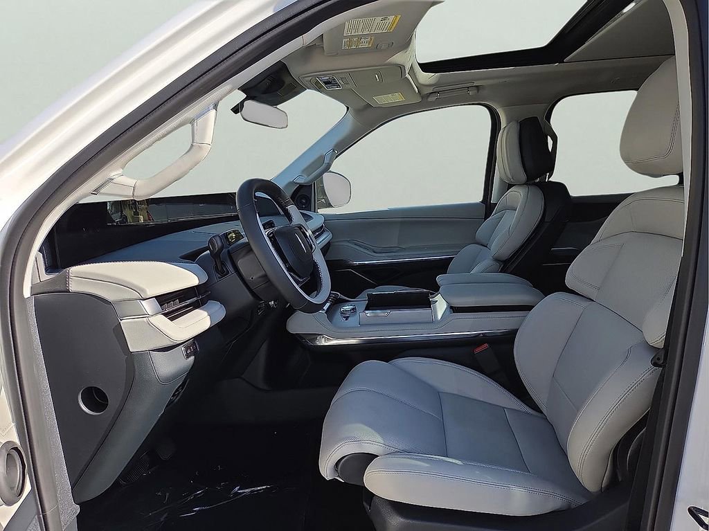 New 2025 Lincoln Navigator L Reserve AWD/4WD image 12