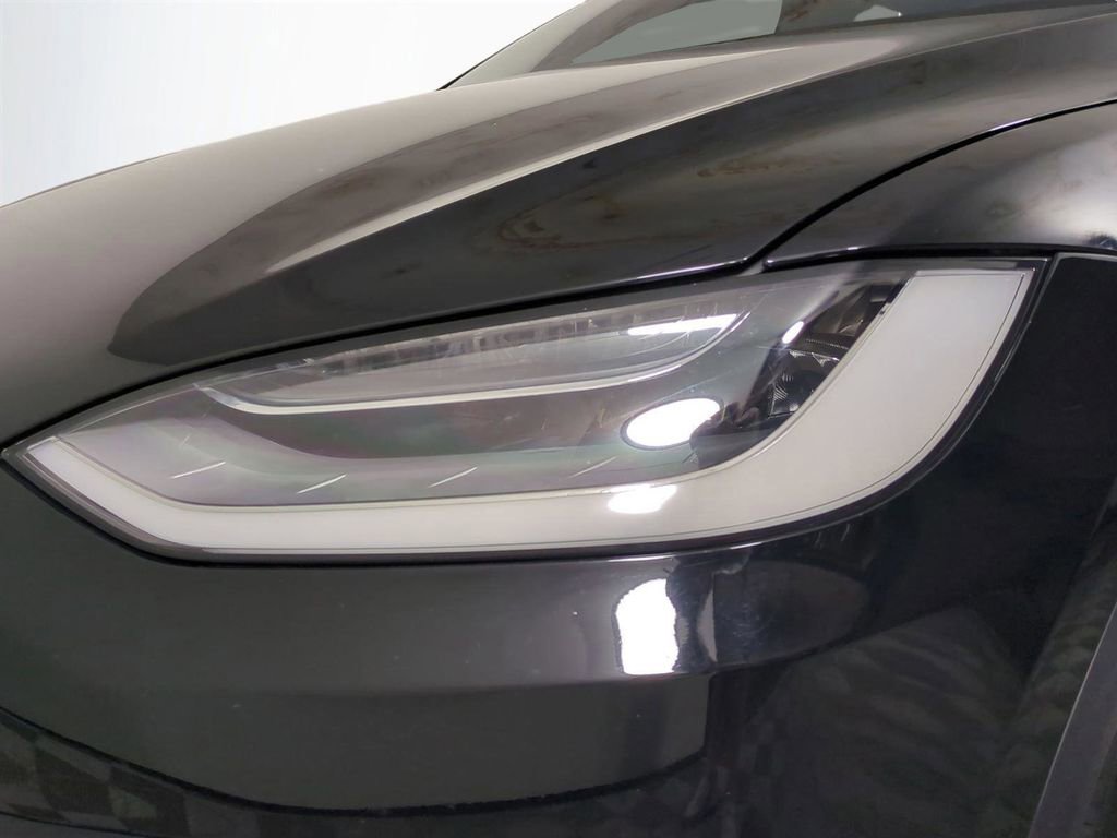 Used 2023 Tesla Model X image 10