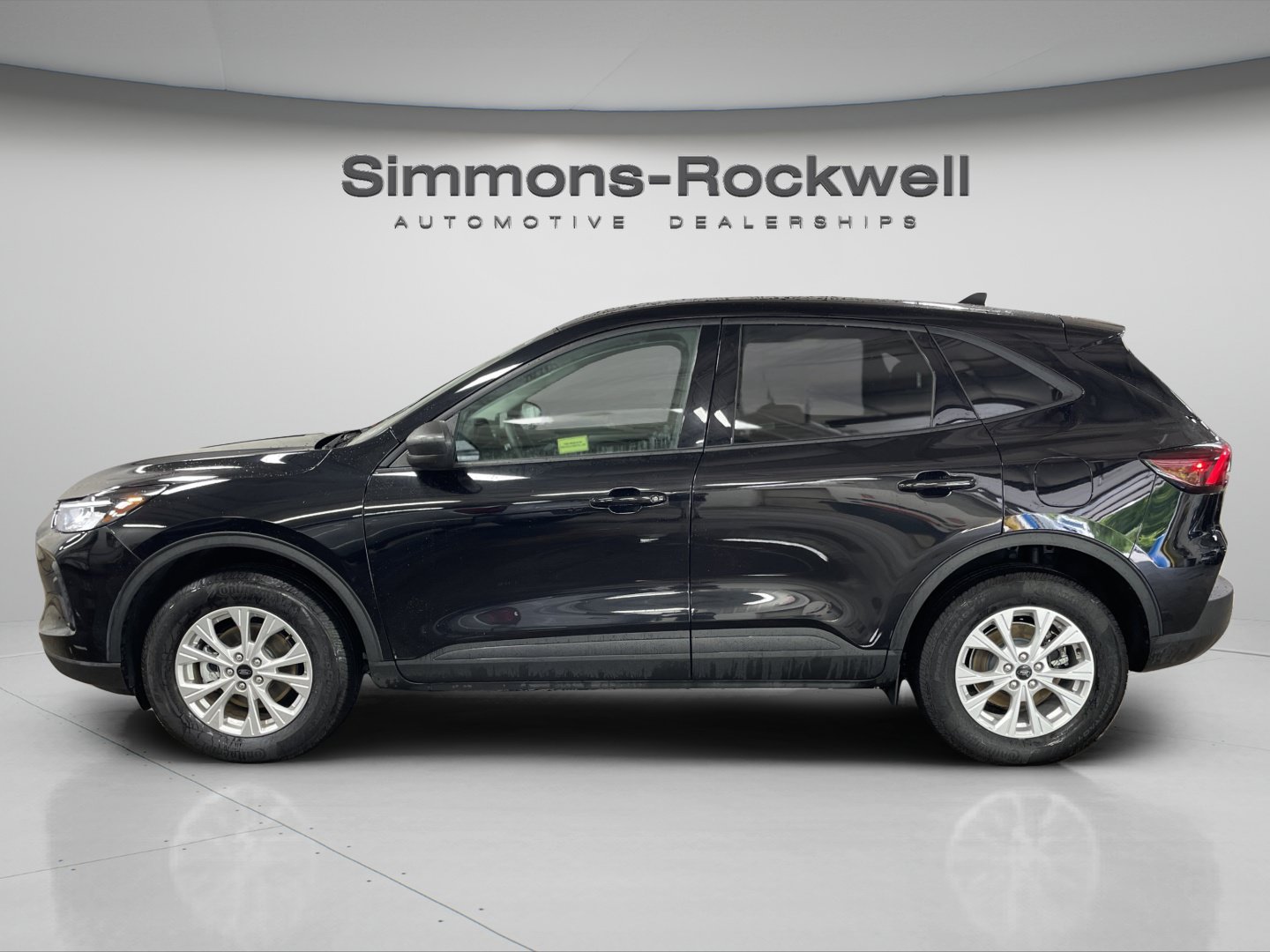 Used 2025 Ford Escape Active AWD/4WD image 2