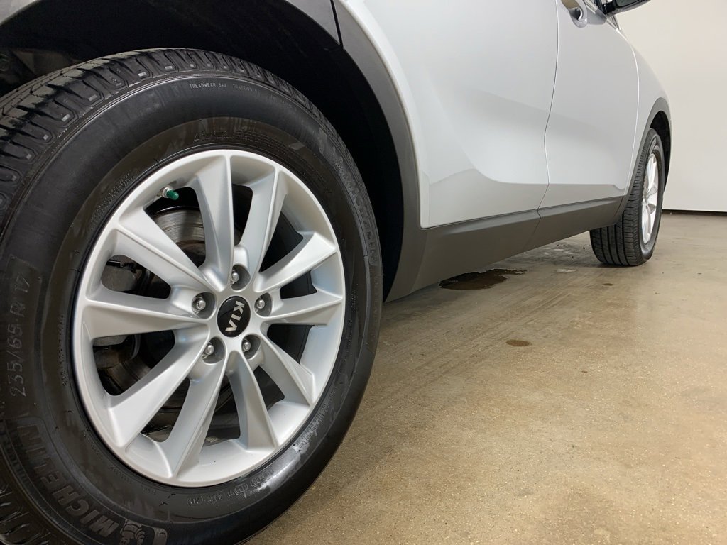 Used 2019 Kia Sorento L image 9