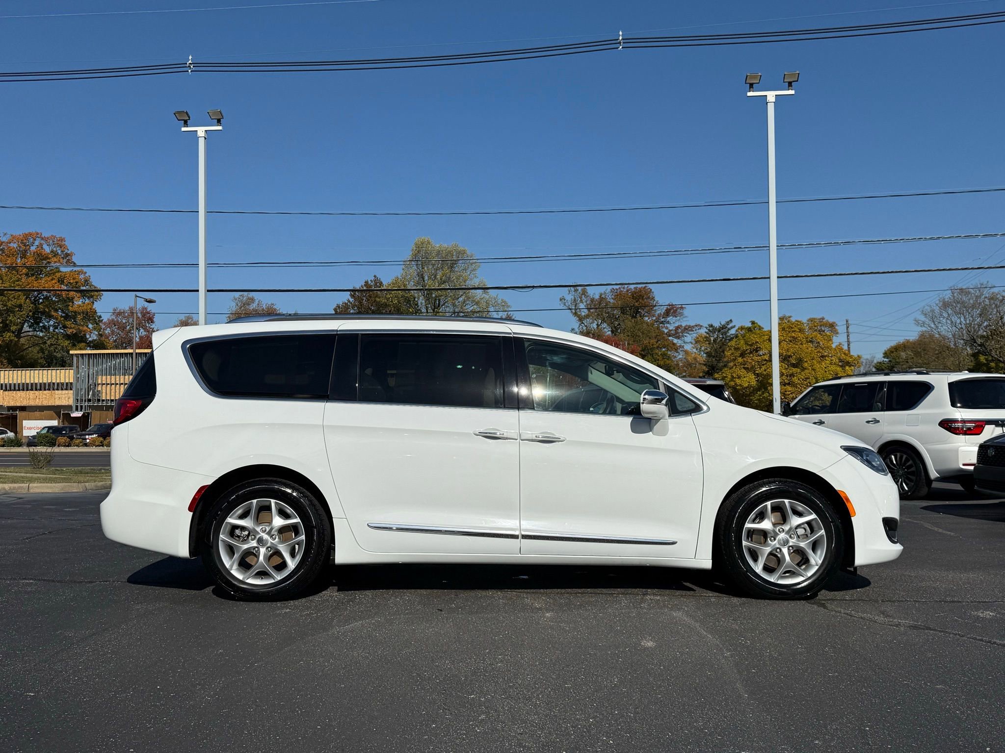 Used 2020 Chrysler Pacifica Limited image 5