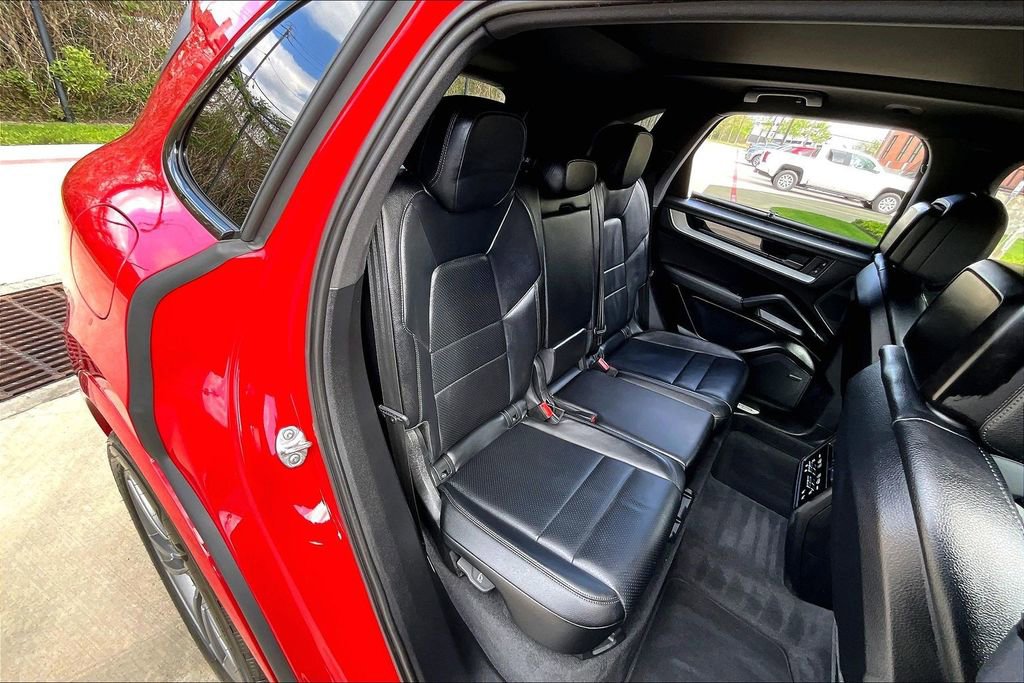 Used 2024 Porsche Cayenne image 35