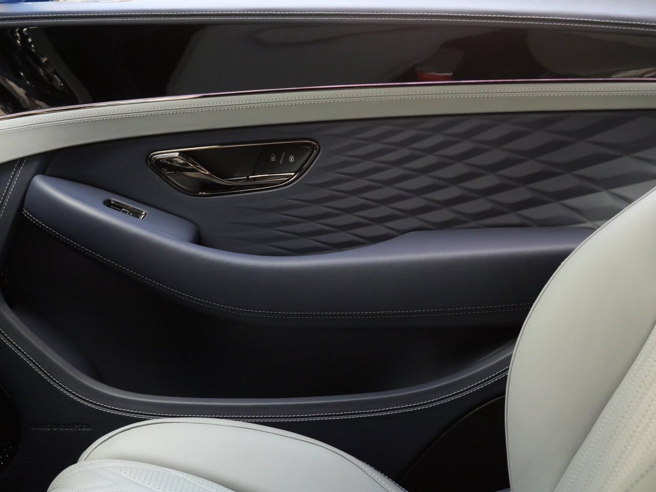 Used 2026 Bentley Continental GT Azure AWD/4WD image 9