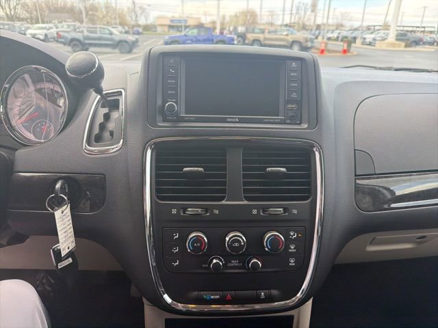 Used 2018 Dodge Grand Caravan SE w/ UConnect Hands-Free Group image 19