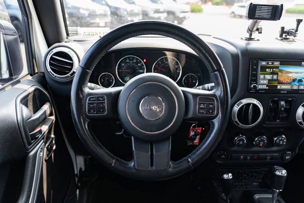 Used 2016 Jeep Wrangler Unlimited Rubicon w/ Connectivity Group AWD/4WD image 15