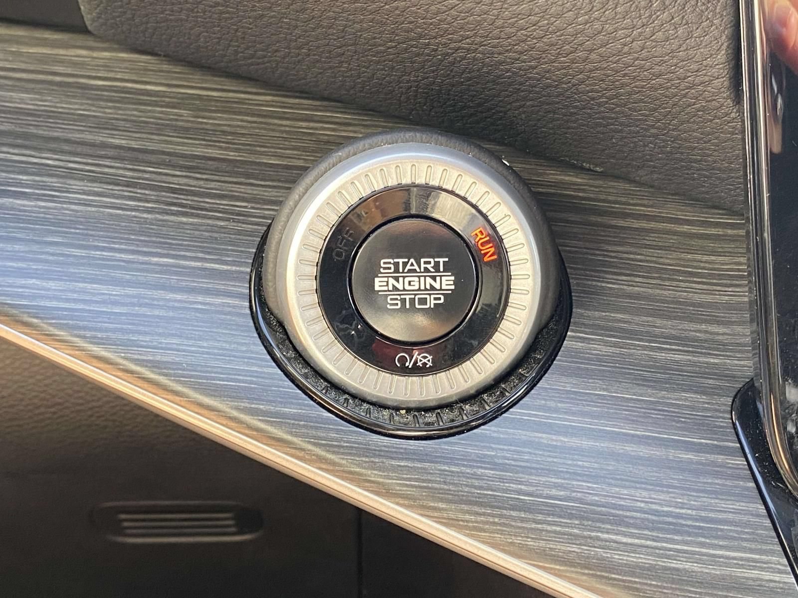 Used 2024 Jeep Wagoneer L Series II RWD image 26
