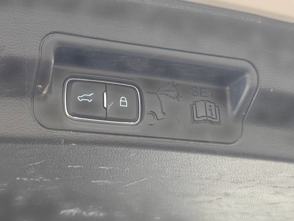 Used 2021 Ford Explorer XLT image 36