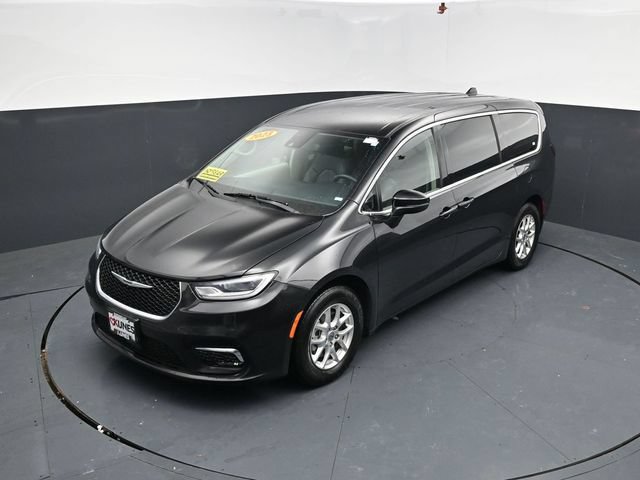 Used 2023 Chrysler Pacifica Touring-L FWD image 36