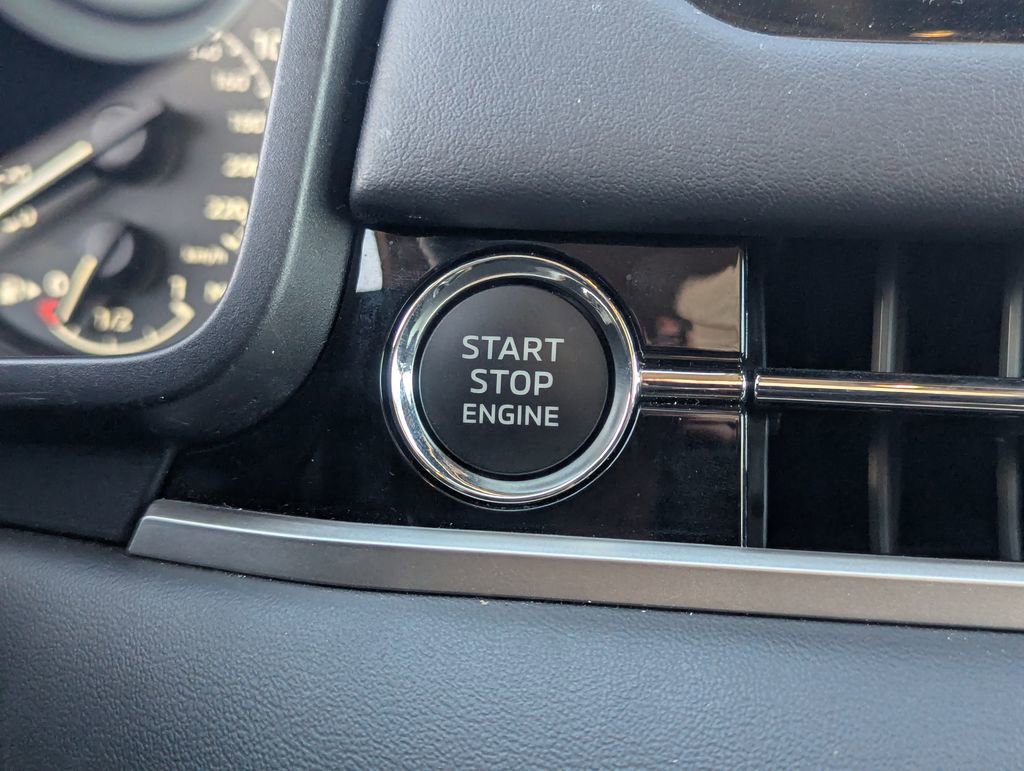 Used 2025 Mitsubishi Outlander SE image 21