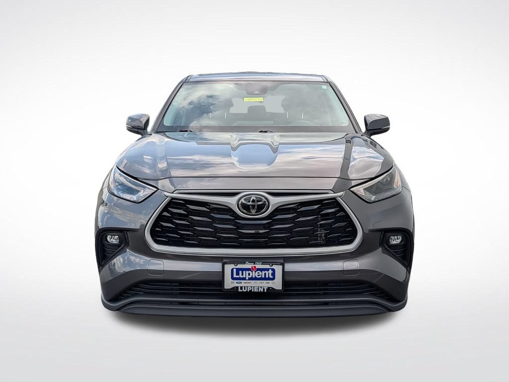 Used 2024 Toyota Highlander LE FWD image 8