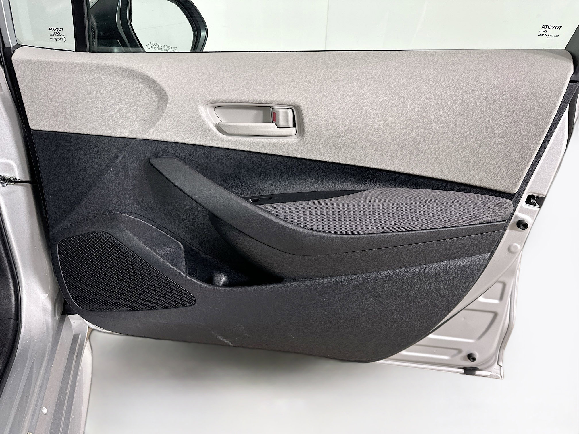 Used 2025 Toyota Corolla LE image 29