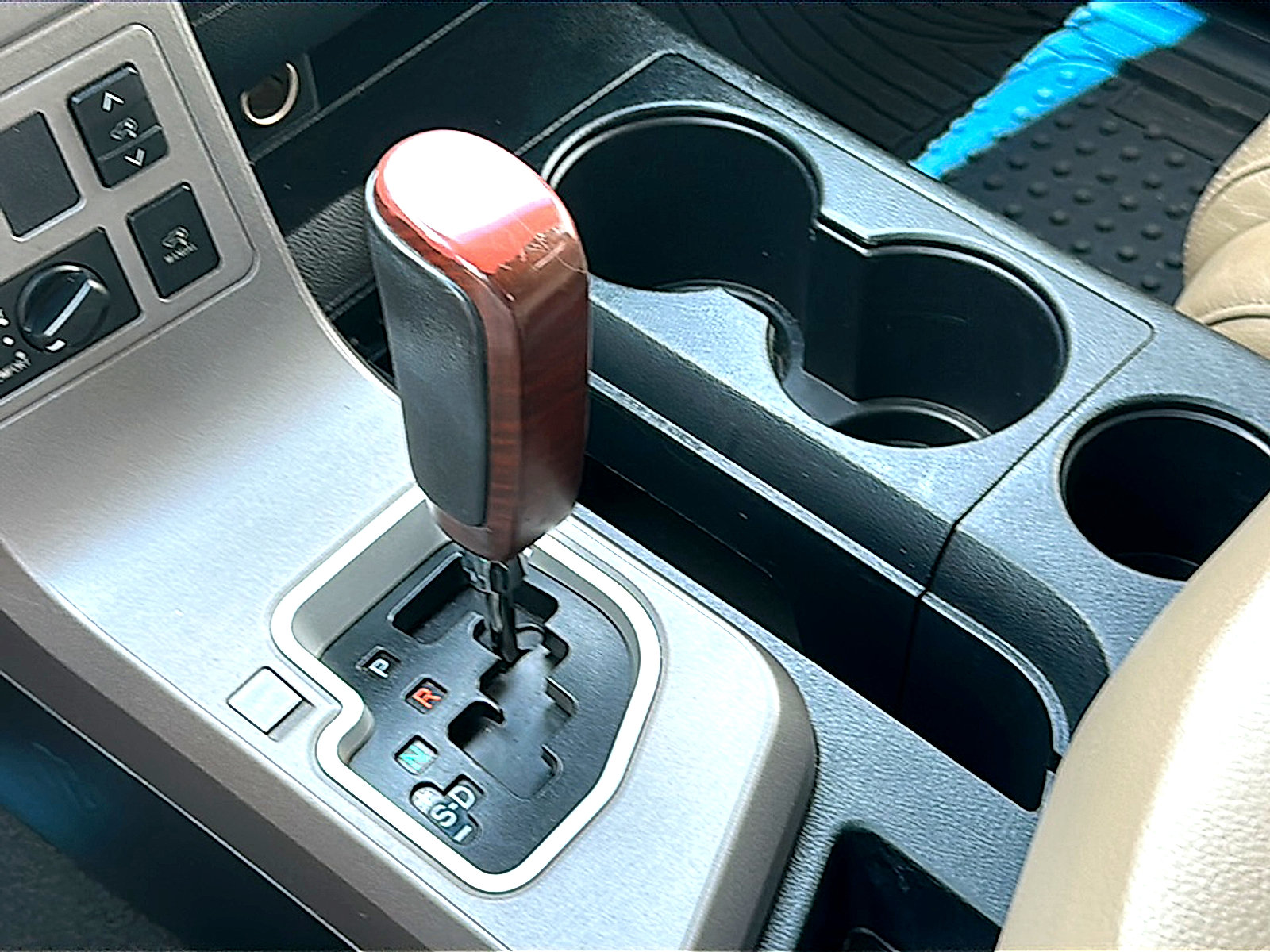 Used 2013 Toyota Sequoia Platinum RWD image 39