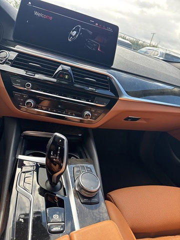 Used 2021 BMW 530i xDrive w/ Premium Package image 24