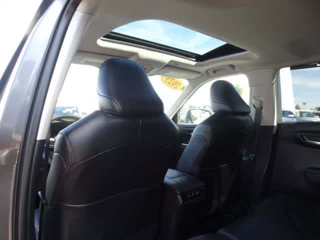 Used 2025 Toyota Highlander XLE image 22