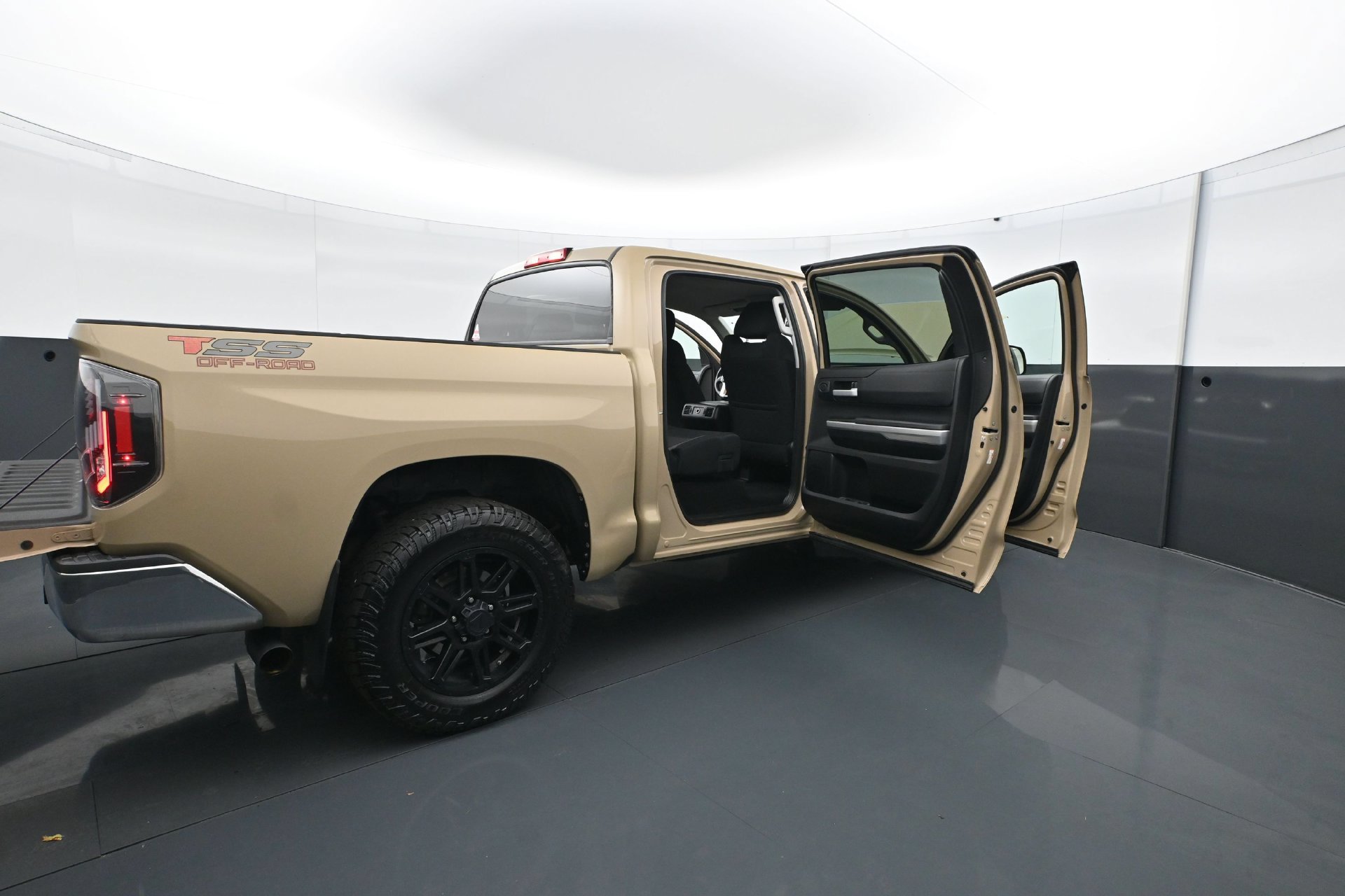 Used 2017 Toyota Tundra SR5 w/ SR5 Upgrade Package RWD image 35