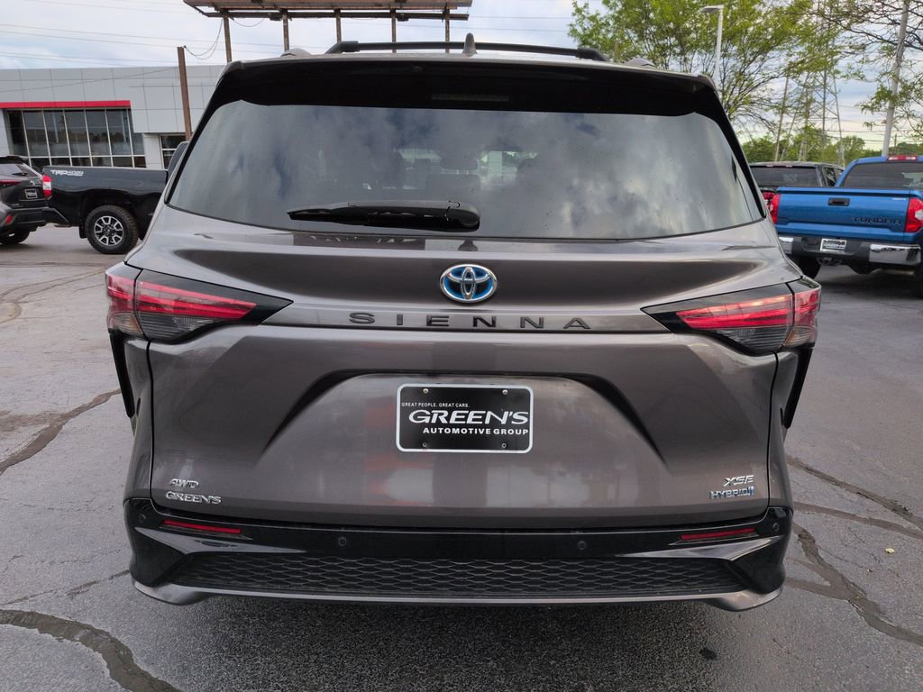 Certified 2022 Toyota Sienna XSE AWD/4WD image 4