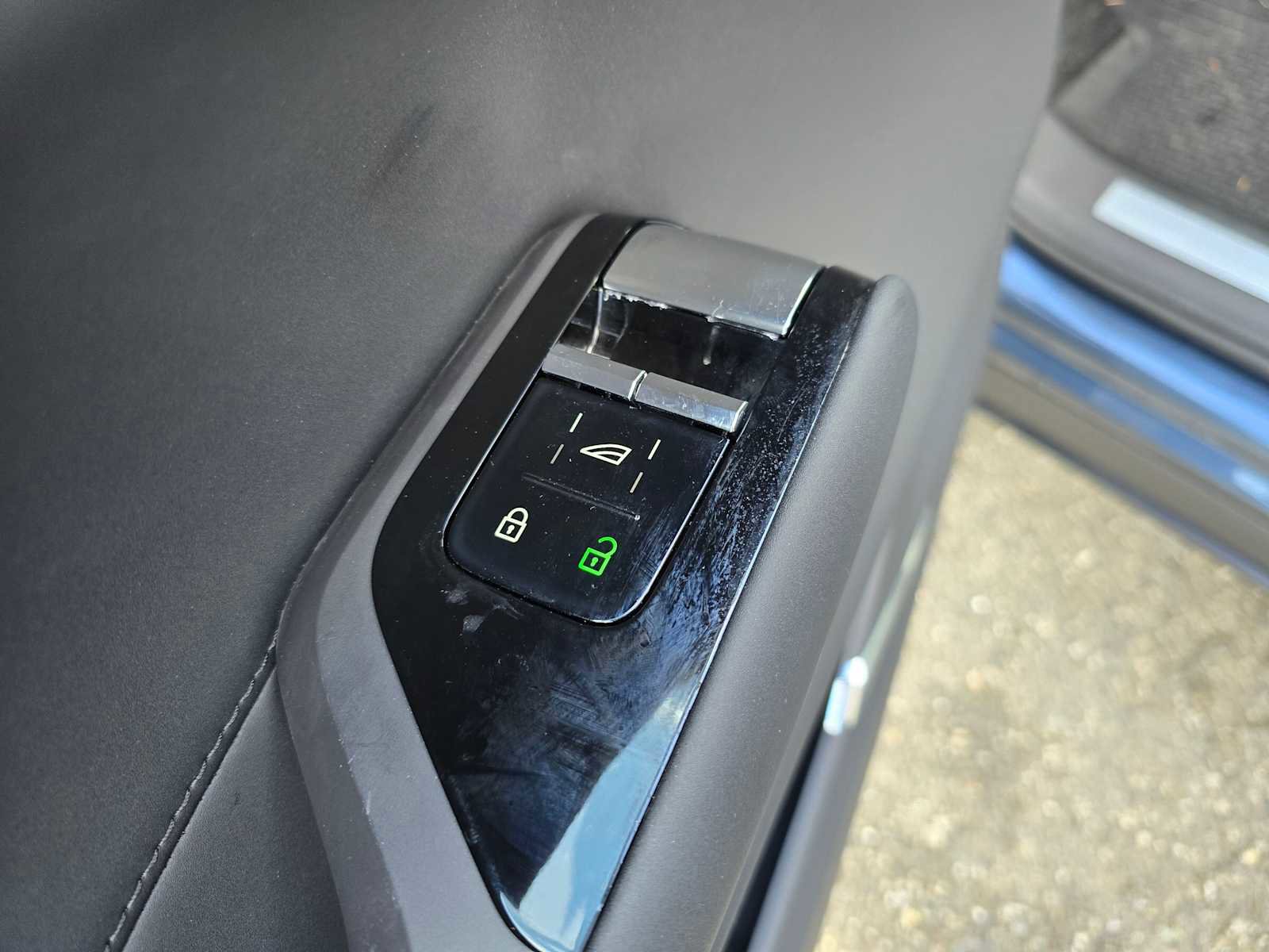 Used 2025 Volvo EX90 Ultra image 22