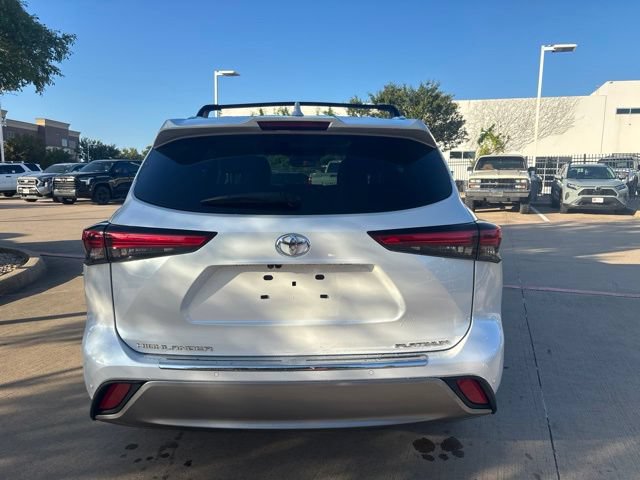 Used 2023 Toyota Highlander Platinum FWD image 6