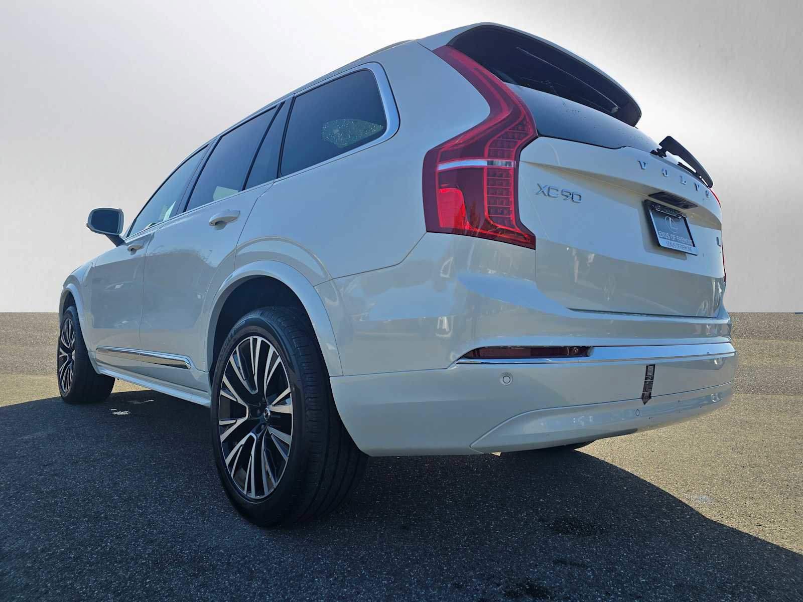 Used 2023 Volvo XC90 T8 Core w/ Climate Package image 5