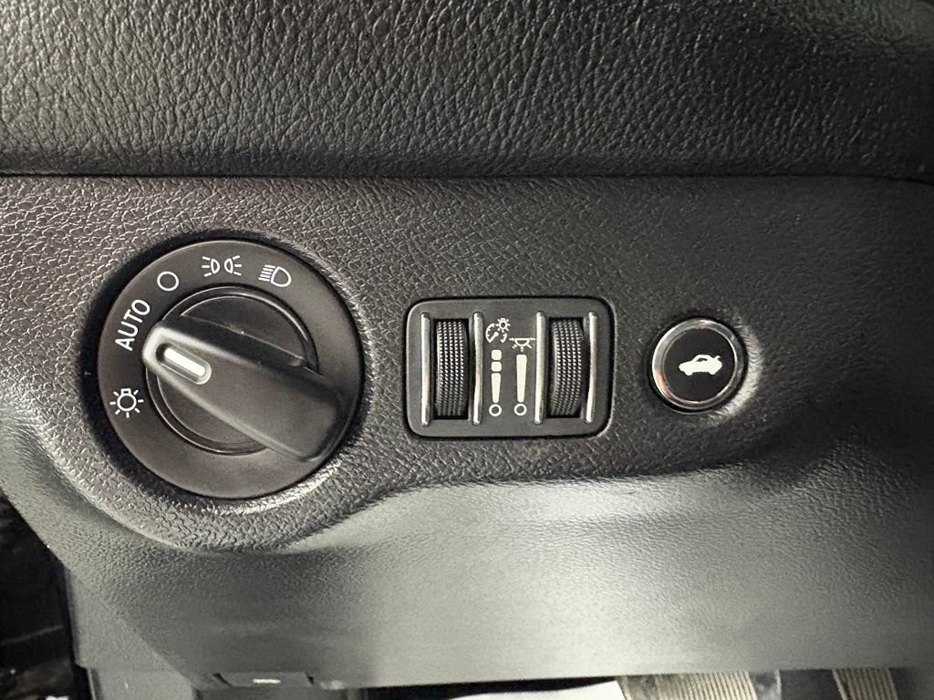 Used 2019 Dodge Challenger SXT RWD image 14