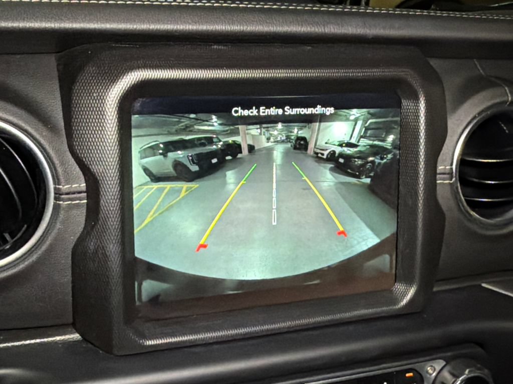 Used 2022 Jeep Wrangler Unlimited Sahara AWD/4WD image 19