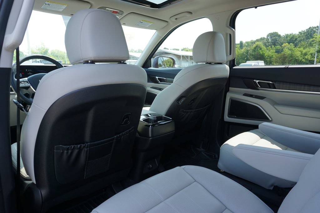Used 2025 Kia Telluride EX w/ EX Captain's Chair Package FWD image 15