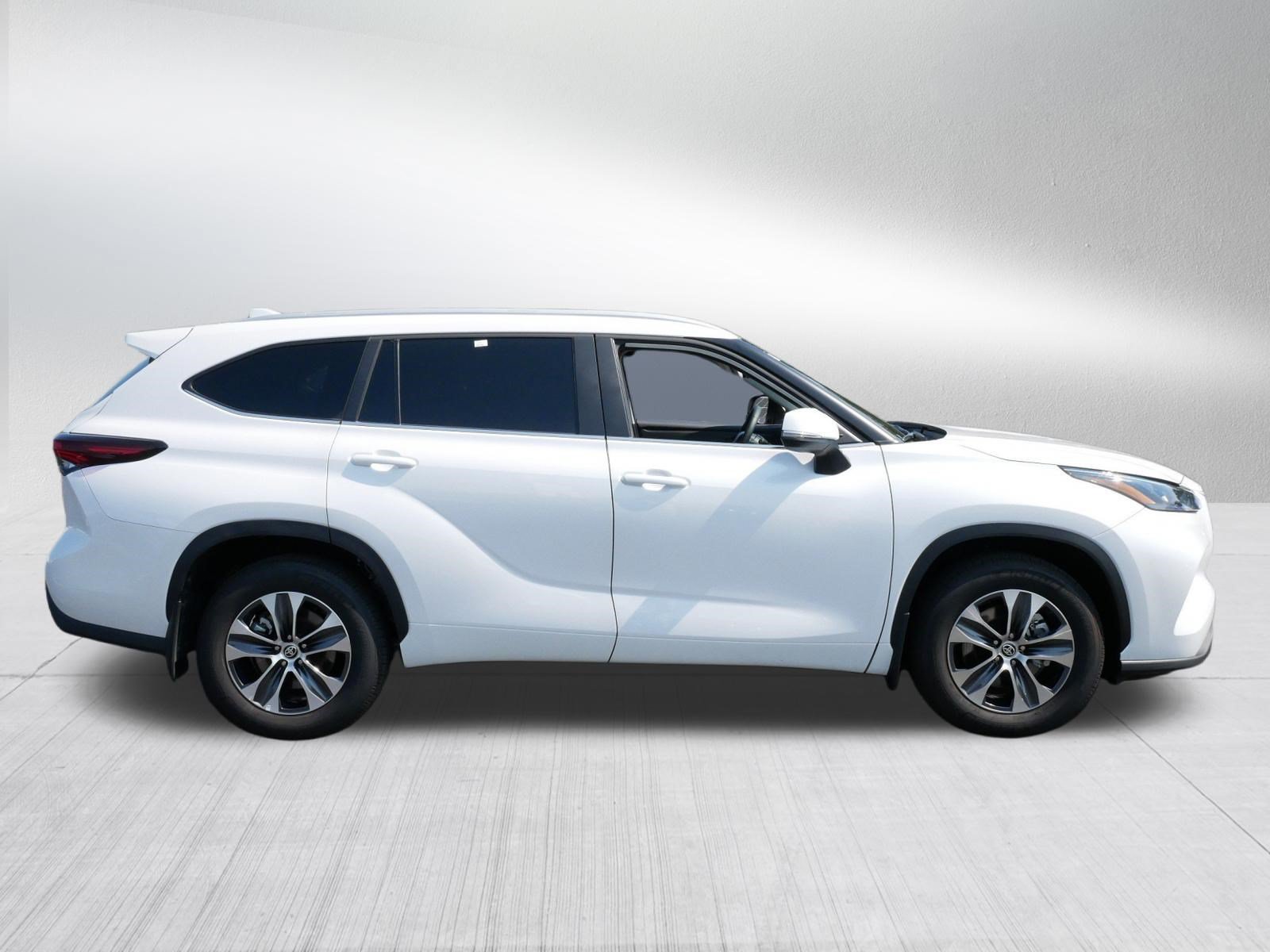 Certified 2026 Toyota Highlander XLE AWD/4WD image 8