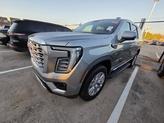 Used 2025 GMC Yukon Denali RWD image 3