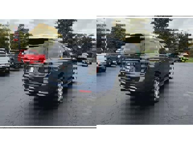 New 2026 Chevrolet Suburban LT w/ Comfort Package image 8