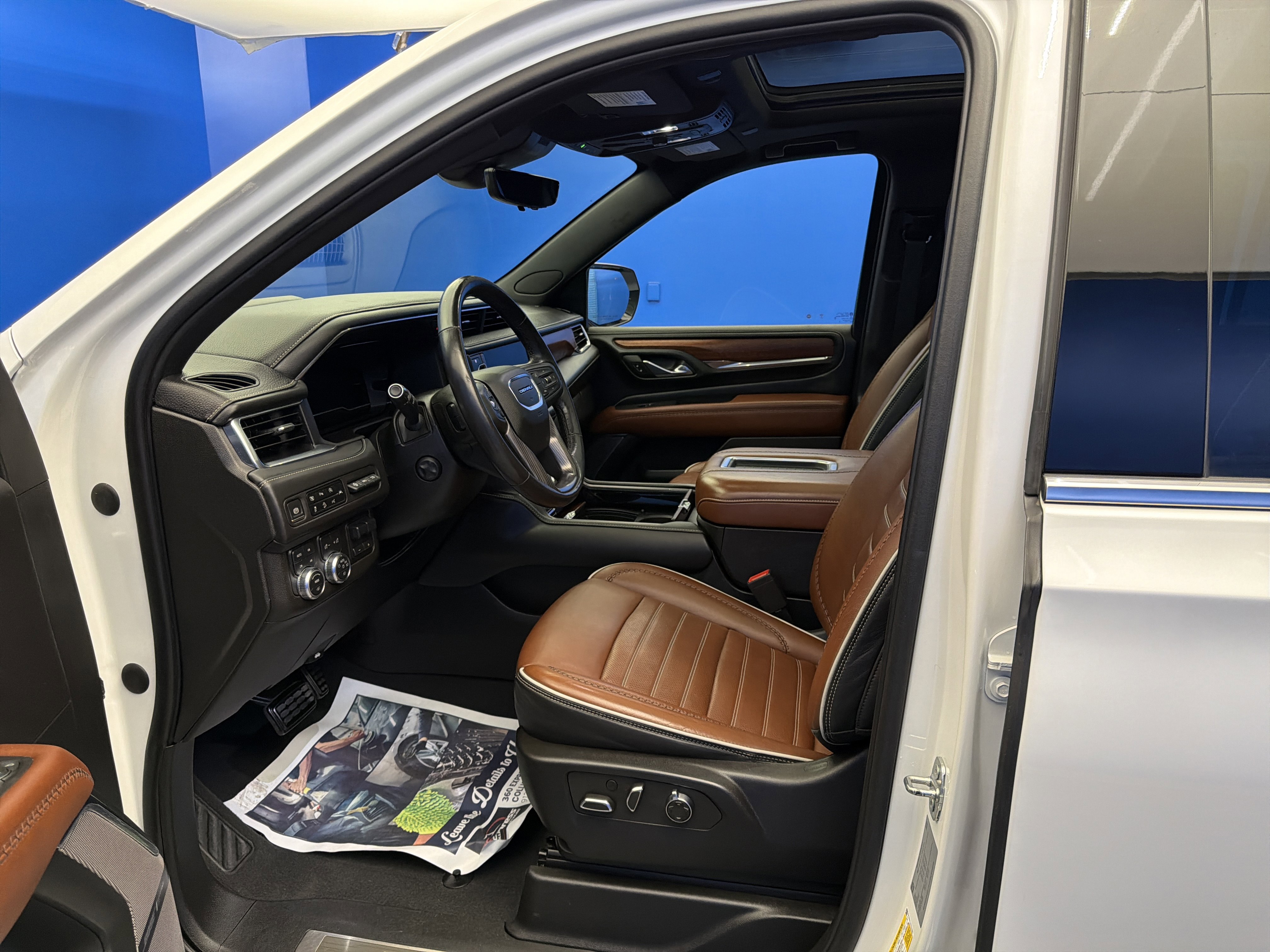 Used 2023 GMC Yukon XL Denali Ultimate image 13