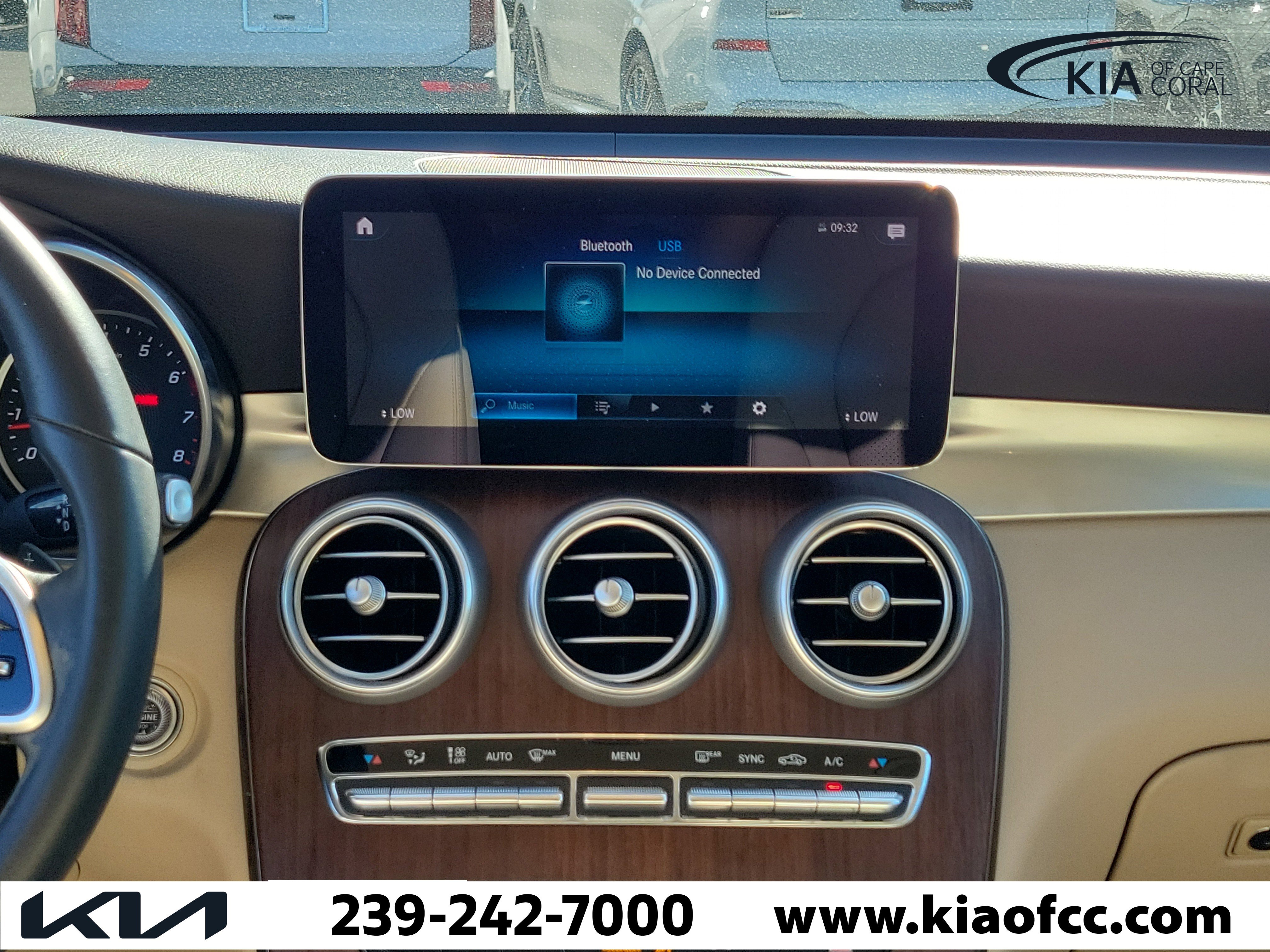Used 2022 Mercedes-Benz GLC 300 w/ Premium Package Lite image 19