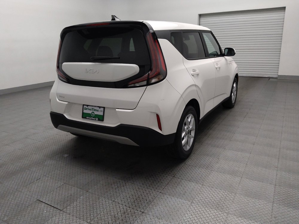 Used 2025 Kia Soul LX image 9