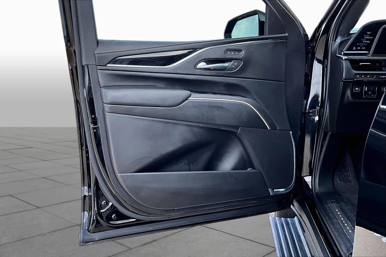 Used 2024 Cadillac Escalade ESV V w/ LPO, ONYX Package AWD/4WD image 20