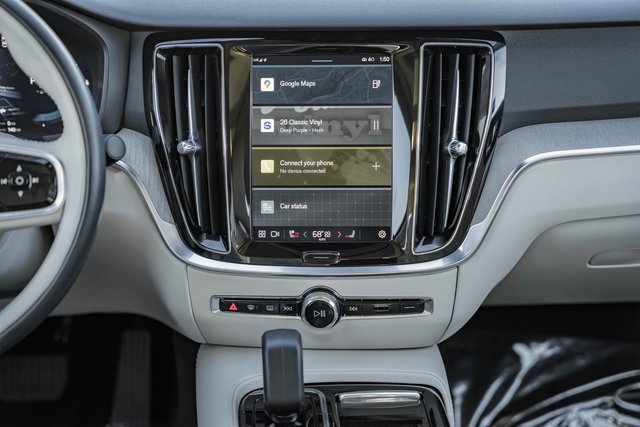 Used 2023 Volvo S60 T8 Plus image 19