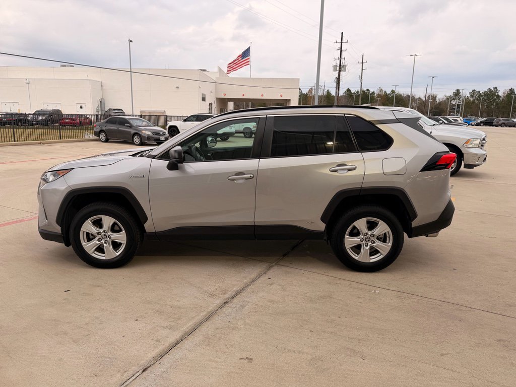 Used 2021 Toyota RAV4 LE image 5