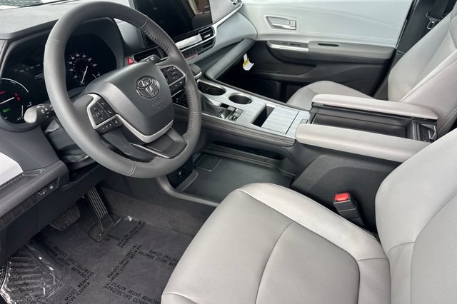 Certified 2026 Toyota Sienna XLE FWD image 12