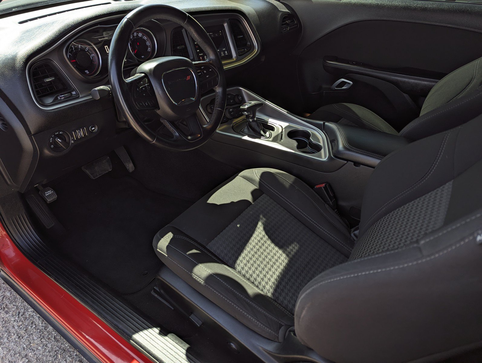 Certified 2022 Dodge Challenger SXT RWD image 9