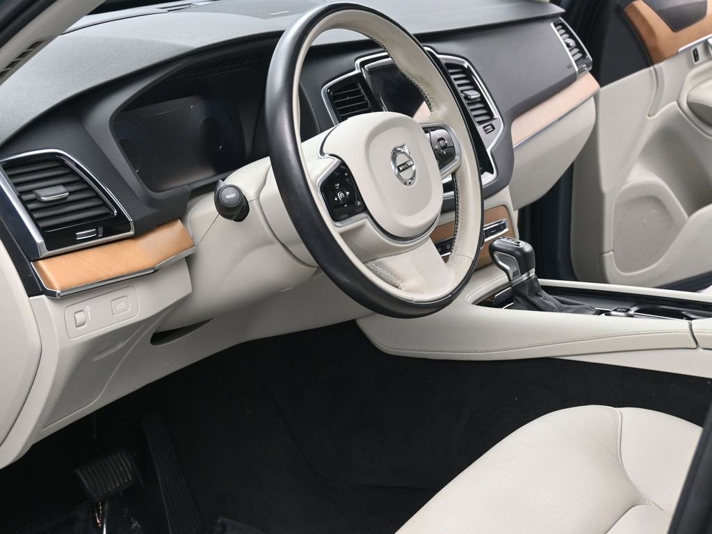 Used 2021 Volvo XC90 T6 Momentum w/ Advanced Package image 7