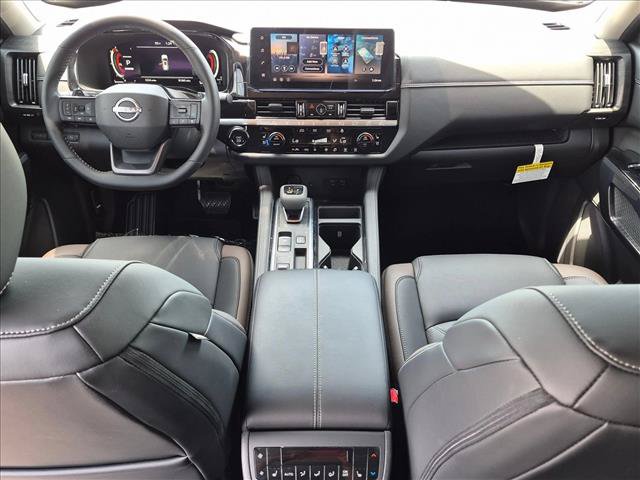 Used 2026 Nissan Pathfinder Platinum FWD image 16