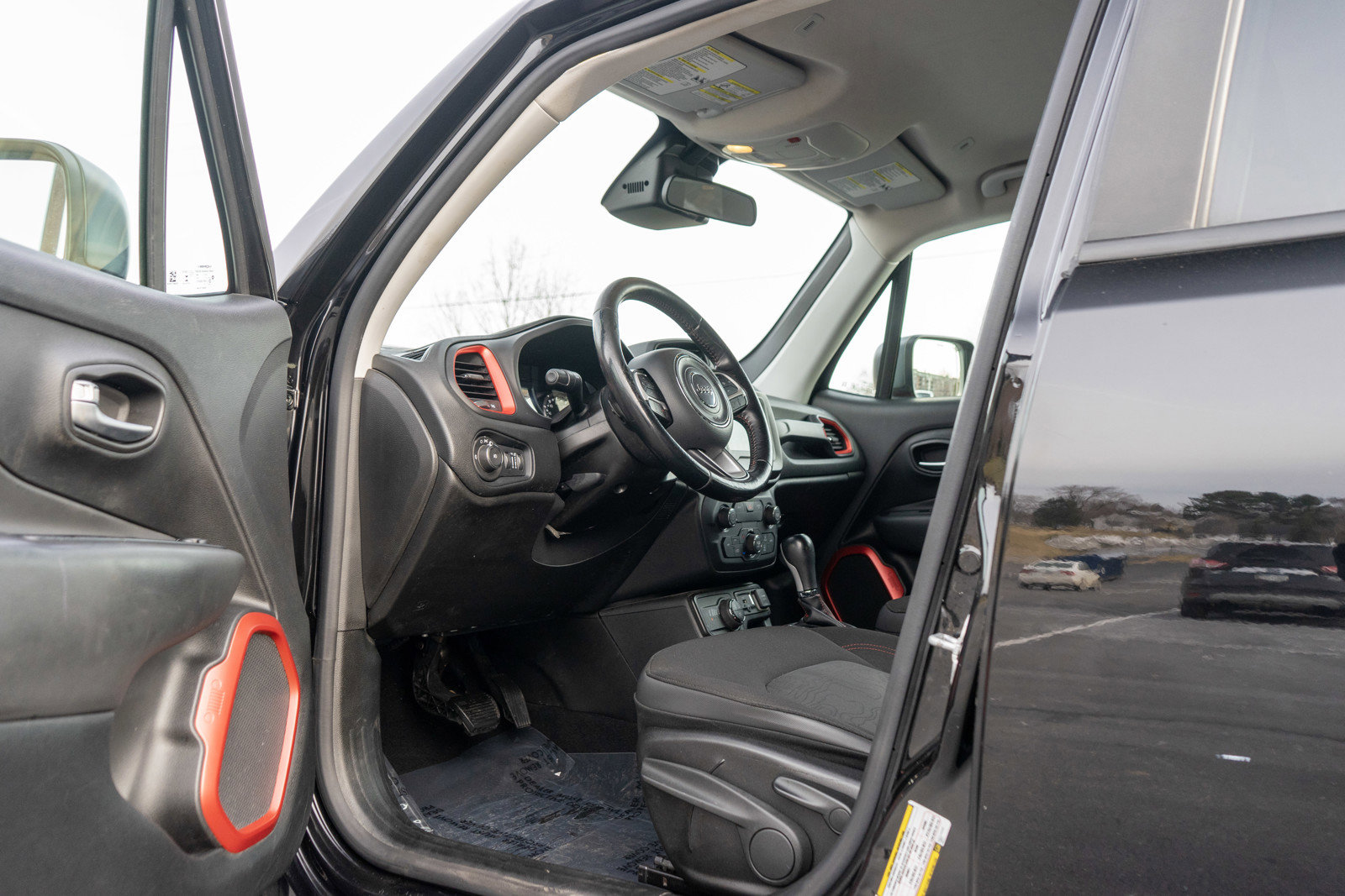 Used 2020 Jeep Renegade Trailhawk w/ Cold Weather Group AWD/4WD image 13