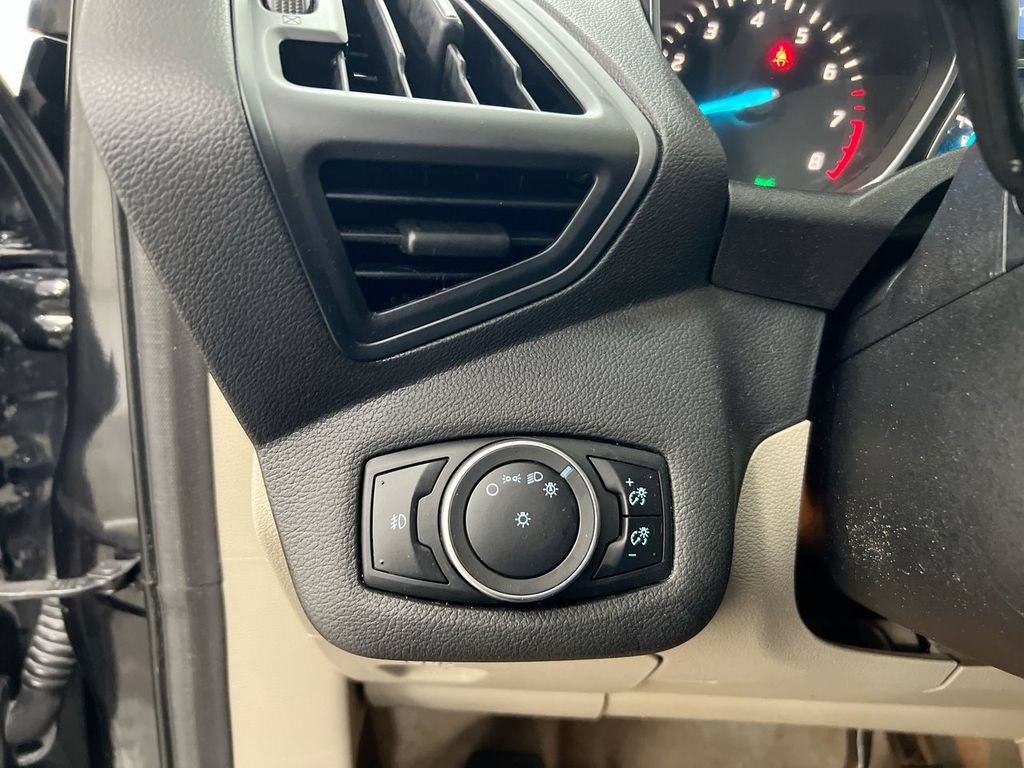 Used 2015 Ford Escape SE FWD image 18