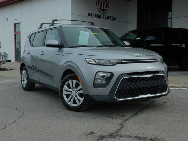 Used 2022 Kia Soul LX image 2