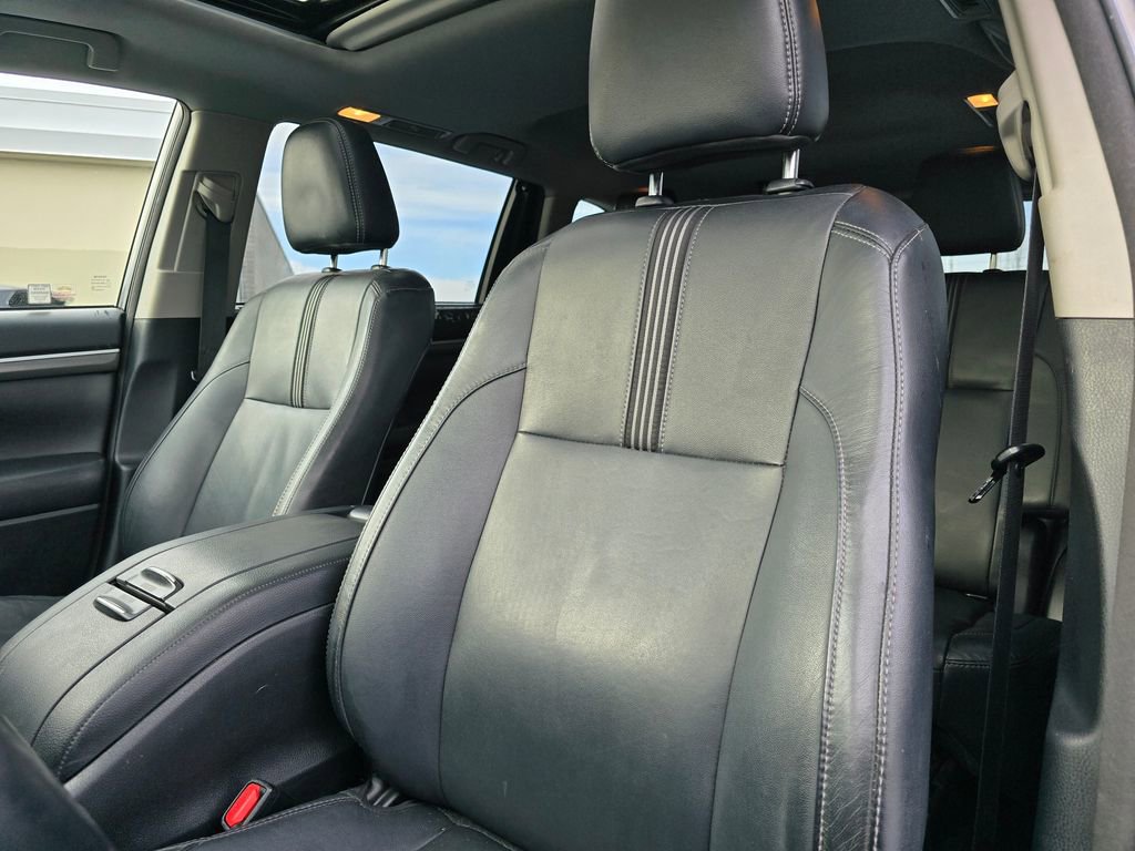 Used 2018 Toyota Highlander SE image 24