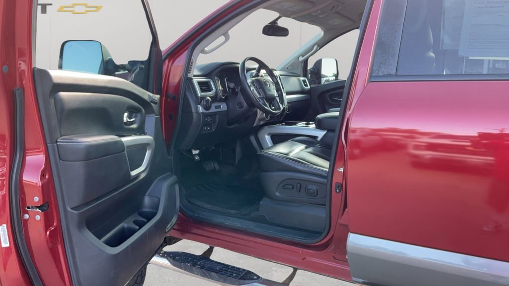 Used 2017 Nissan Titan PRO-4X w/ Pro-4x Convenience Package AWD/4WD image 39