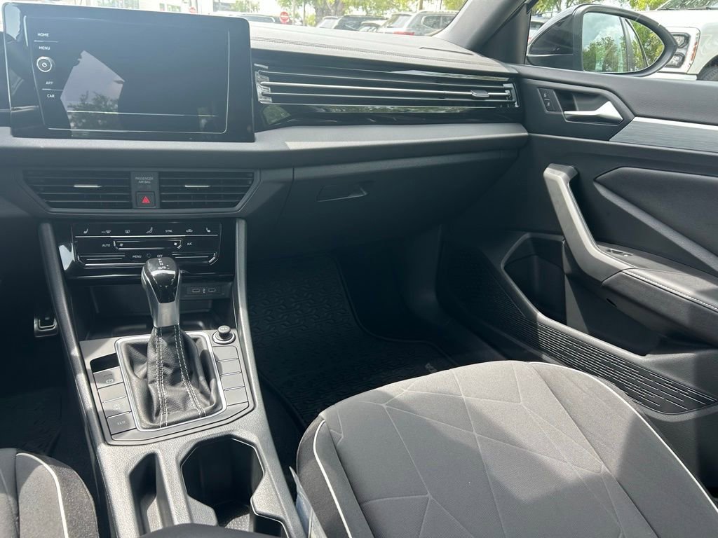 Used 2025 Volkswagen Jetta Sport image 11