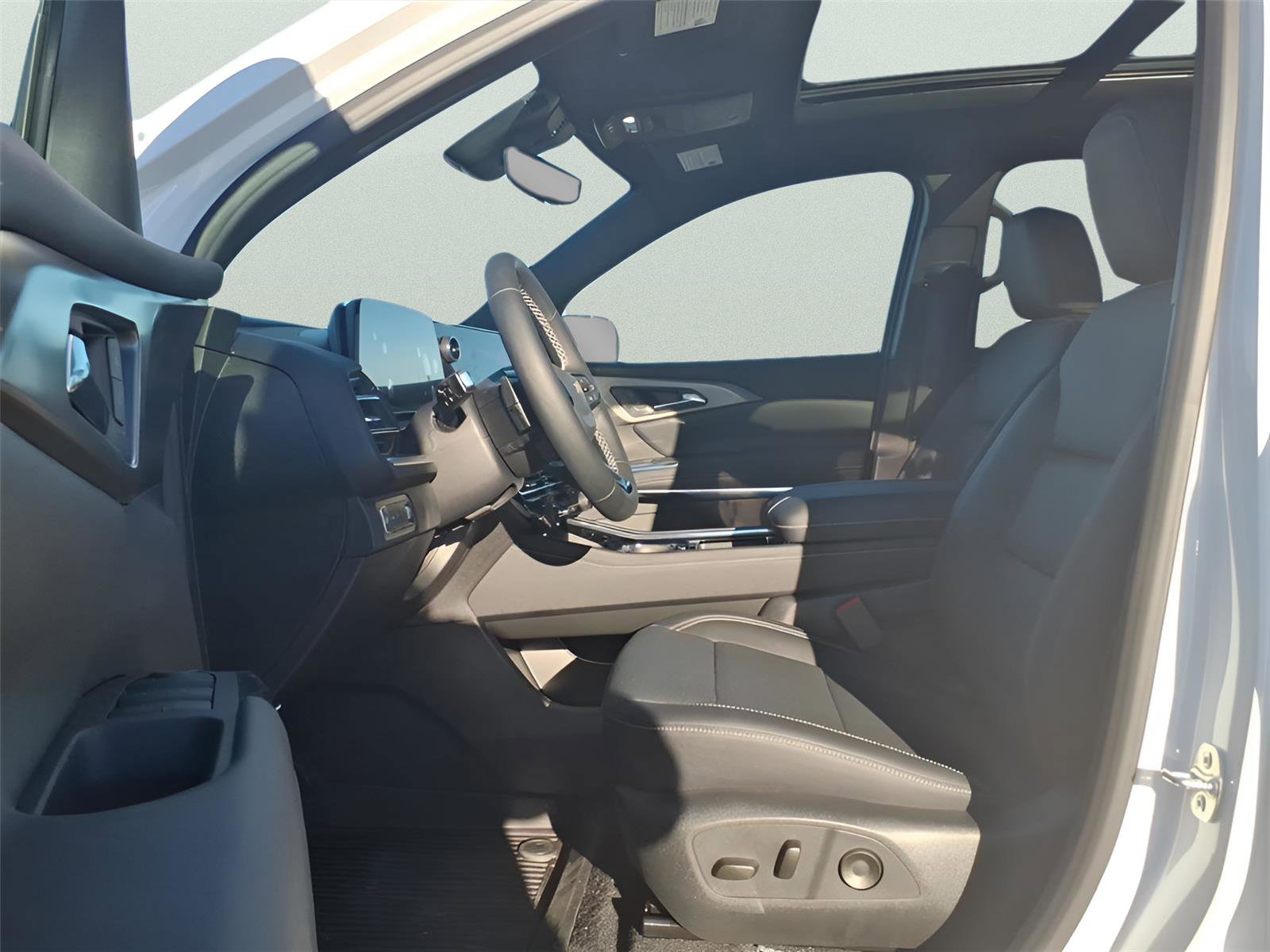 New 2026 Chevrolet Traverse LT w/ Sun and Wheel Package image 16