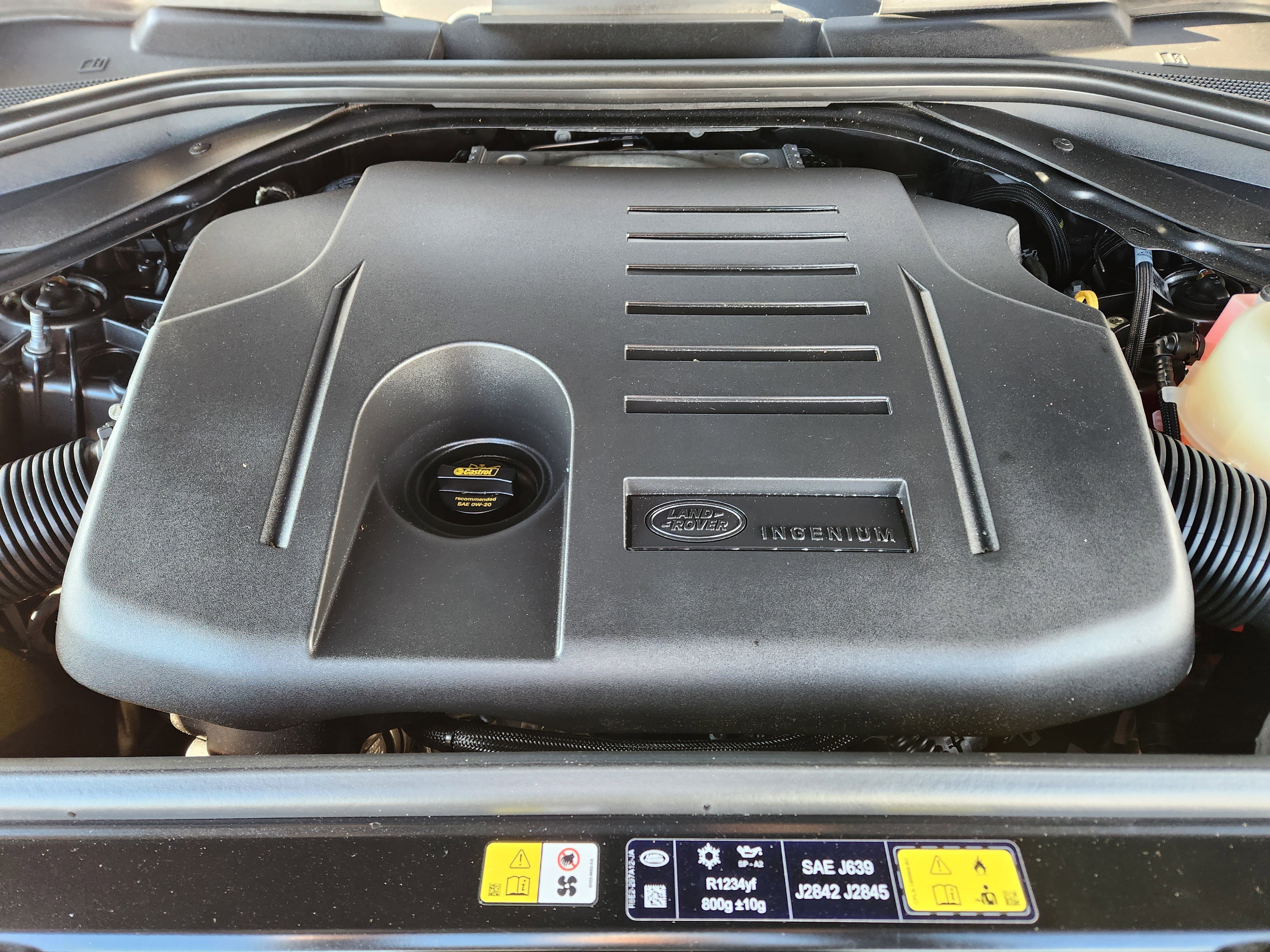 Certified 2025 Land Rover Range Rover SE image 9