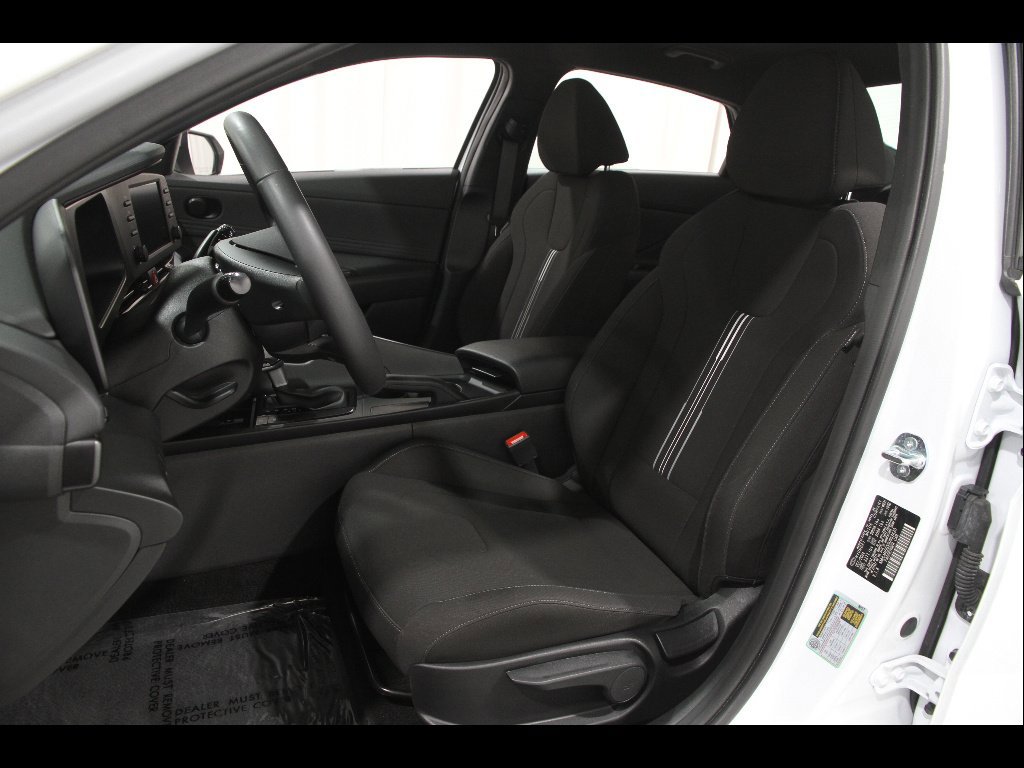 Certified 2025 Hyundai Elantra Sport FWD image 5