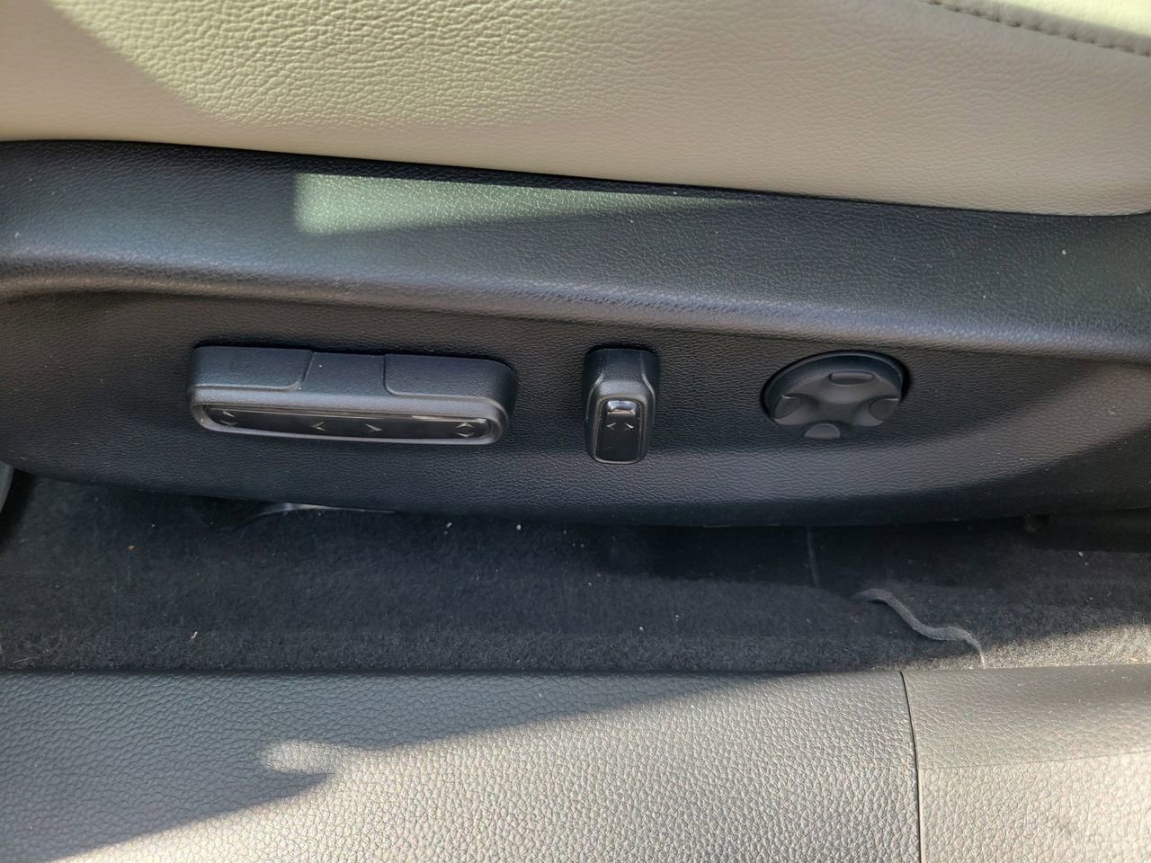 Used 2018 Honda Accord Touring image 17