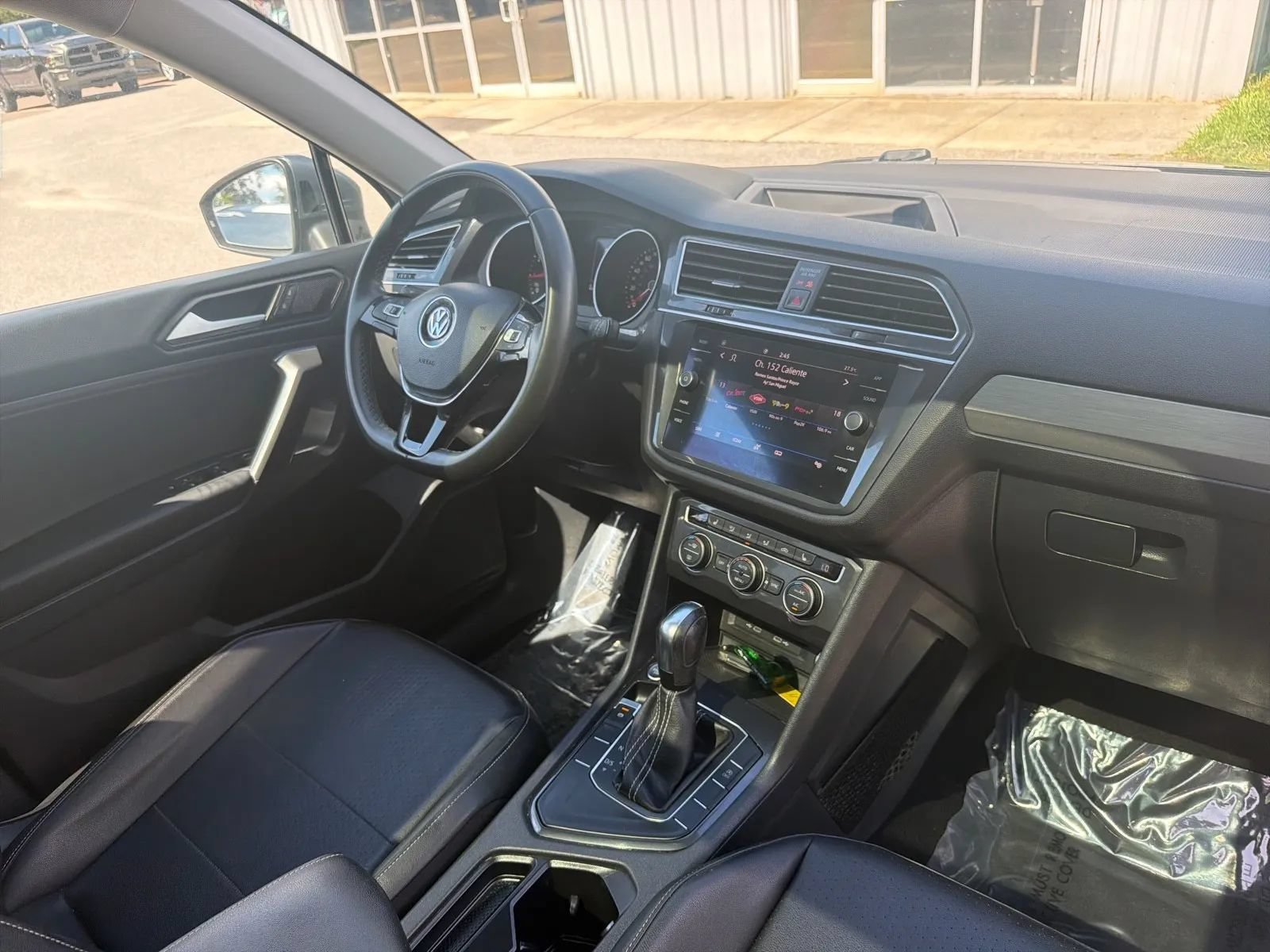 Used 2021 Volkswagen Tiguan SEL FWD image 21